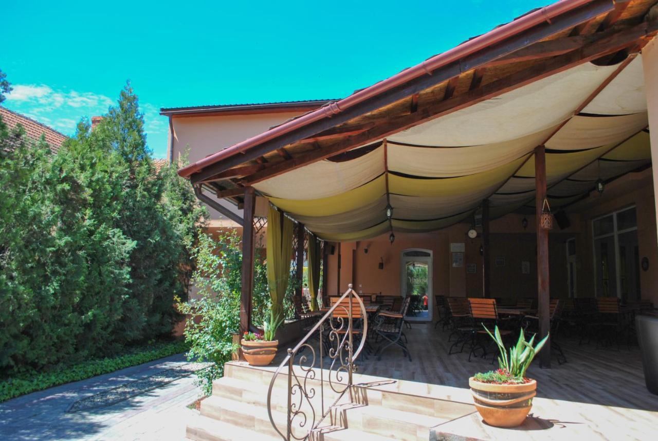 Vila Veche Hateg Exterior photo